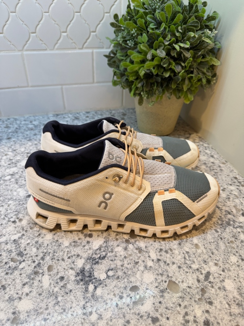 On cloud Clouddrift woman’s size 8